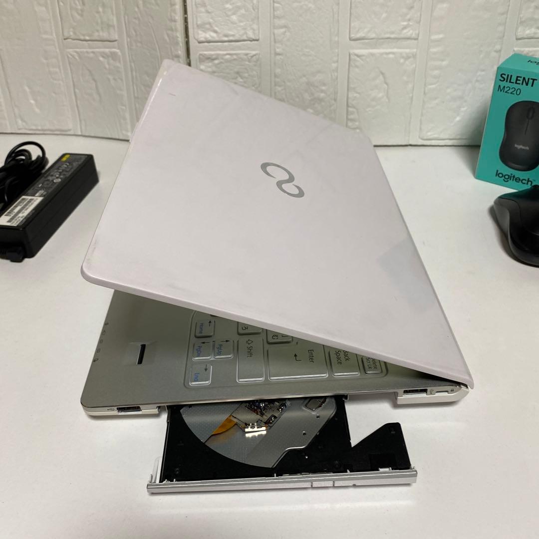 Windows11 オフィス入りCore i5 SSD256GB 富士通　FHD