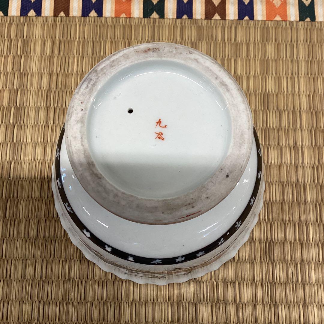 花と扇のデザインの陶器の器　九谷