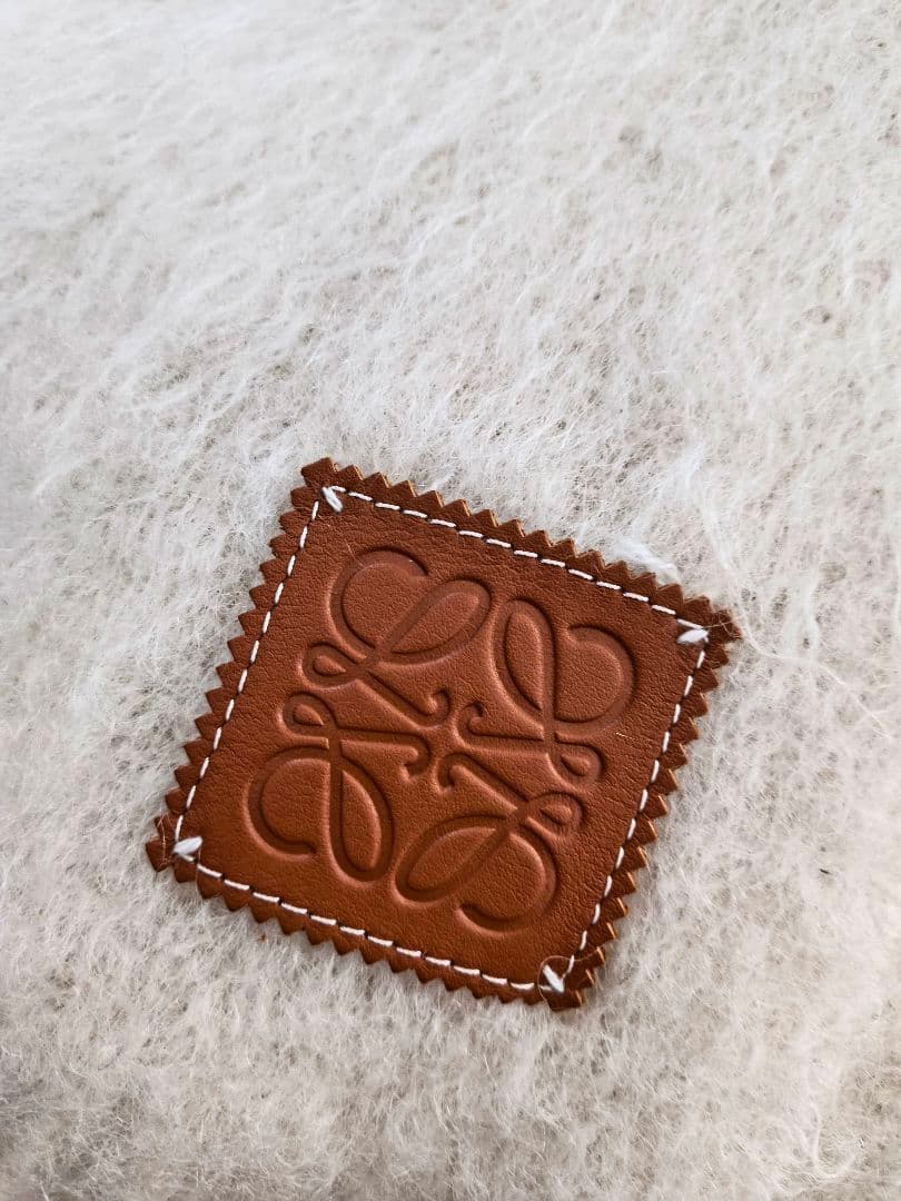 ロエベモヘアスカーフホワイト