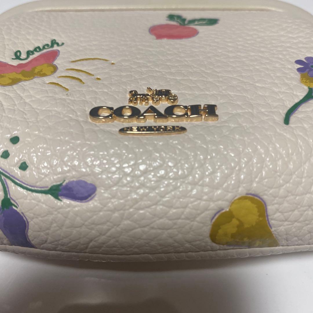 ✨美品⭐︎COACH 財布⭐︎ がま口　ケース　白　野菜蝶々刺繍