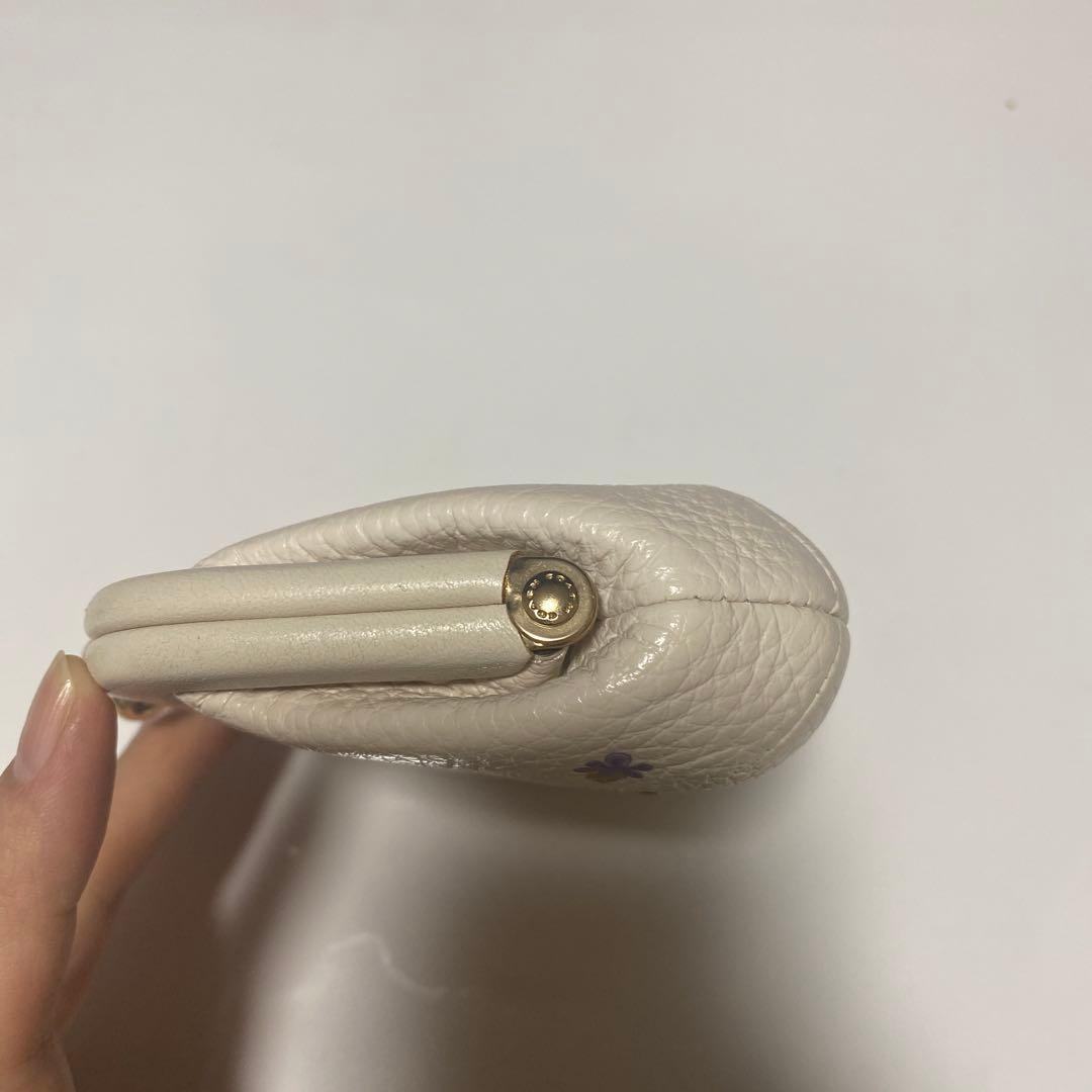 ✨美品⭐︎COACH 財布⭐︎ がま口　ケース　白　野菜蝶々刺繍