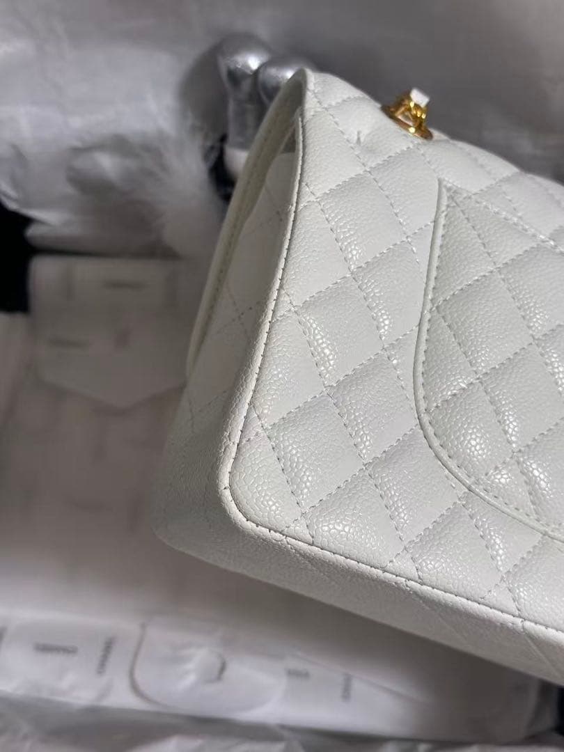 ノベルティ　CHANEL チェーン　ホワイトバッグ　キャビアスキン