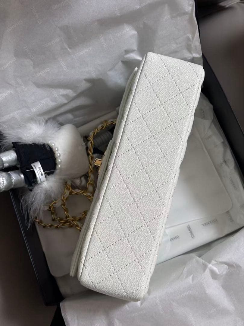 ノベルティ　CHANEL チェーン　ホワイトバッグ　キャビアスキン