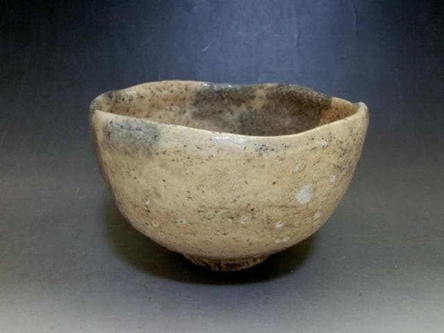 茶碗■時代物 古い白釉黒紋硬碗 桃山時代 灰釉 波口縁 出 古玩 茶道具 骨董■