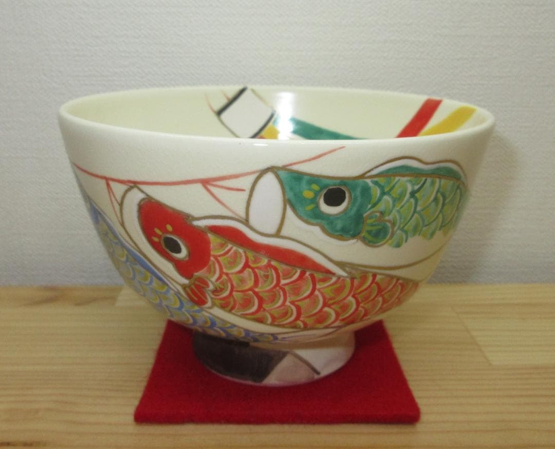 送料込【逢絢亭・新品】茶道具 茶碗 京焼 白釉 鯉のぼりの図 水出宋絢 紙箱入り