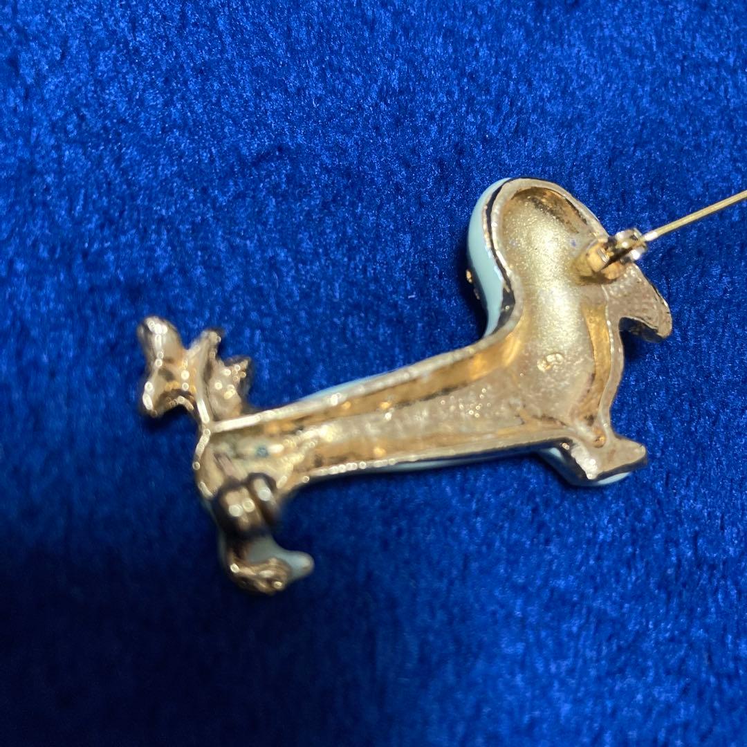 英国アンティーク 犬ブローチ 陶器orガラス製 ダックスフンド 希少