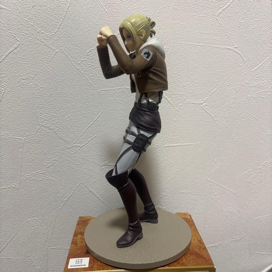 進撃の巨人　一番くじ　 ~壁の外の世界~ B賞アニ　開封済み　箱あり