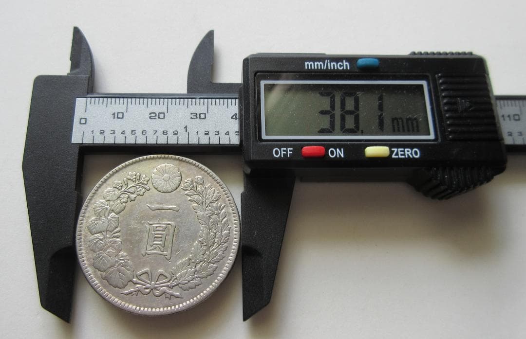 銀豹＠シルバーパンサー　一圓銀貨 丸銀左打明治29年＆大正3年