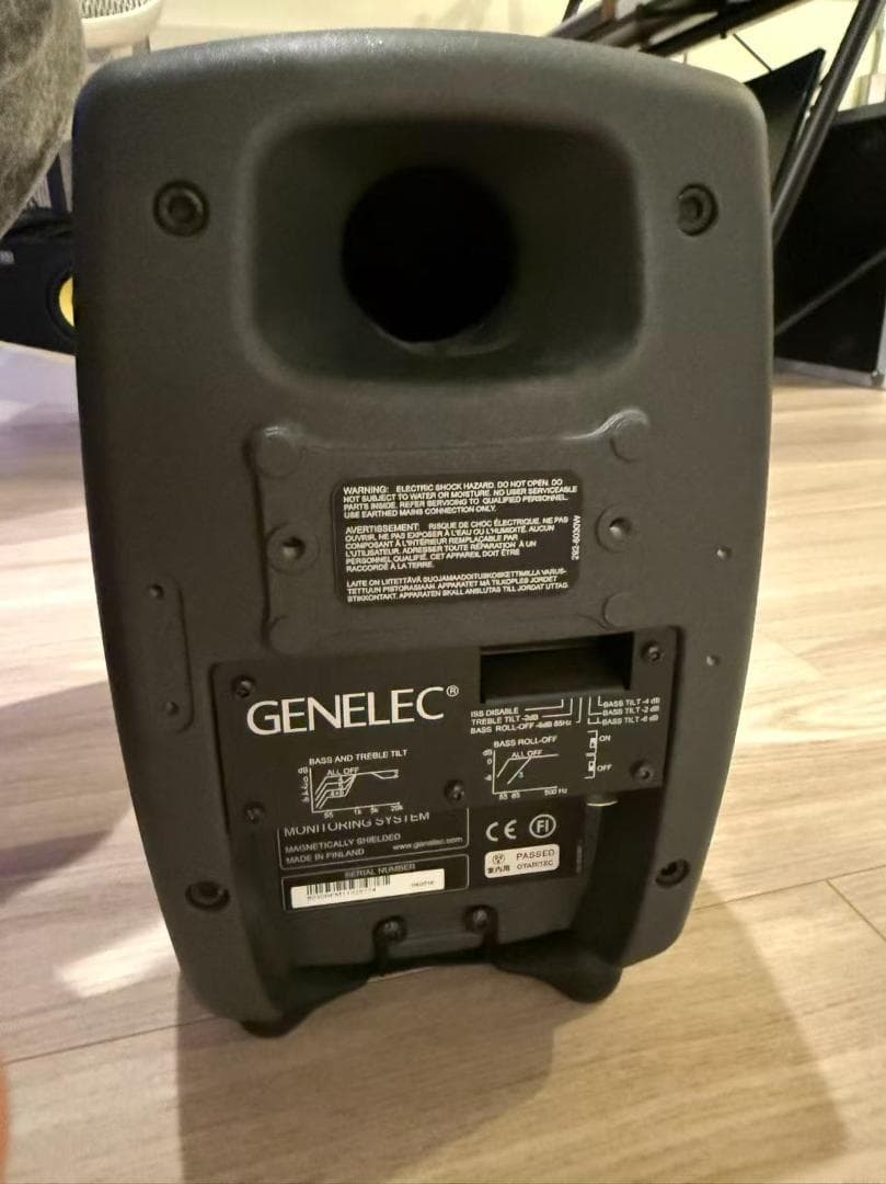 GENELEC 8030B スタジオモニタースピーカー