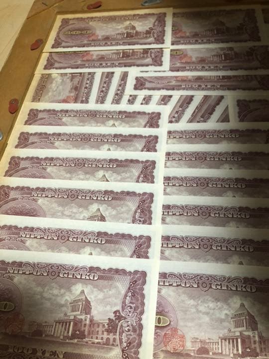 連番百円札　ピン札　額縁入り