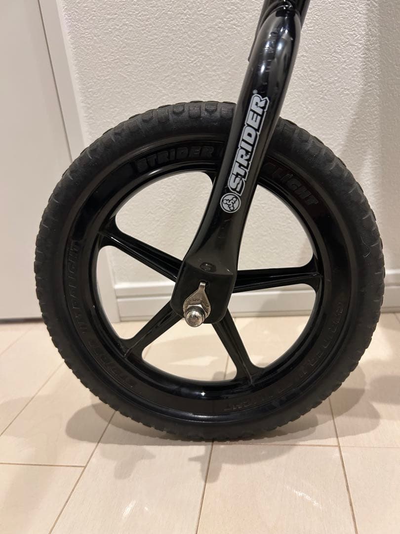 ストライダー ブラック 12インチ スポーツモデル 本体 ブラック 日本正規品