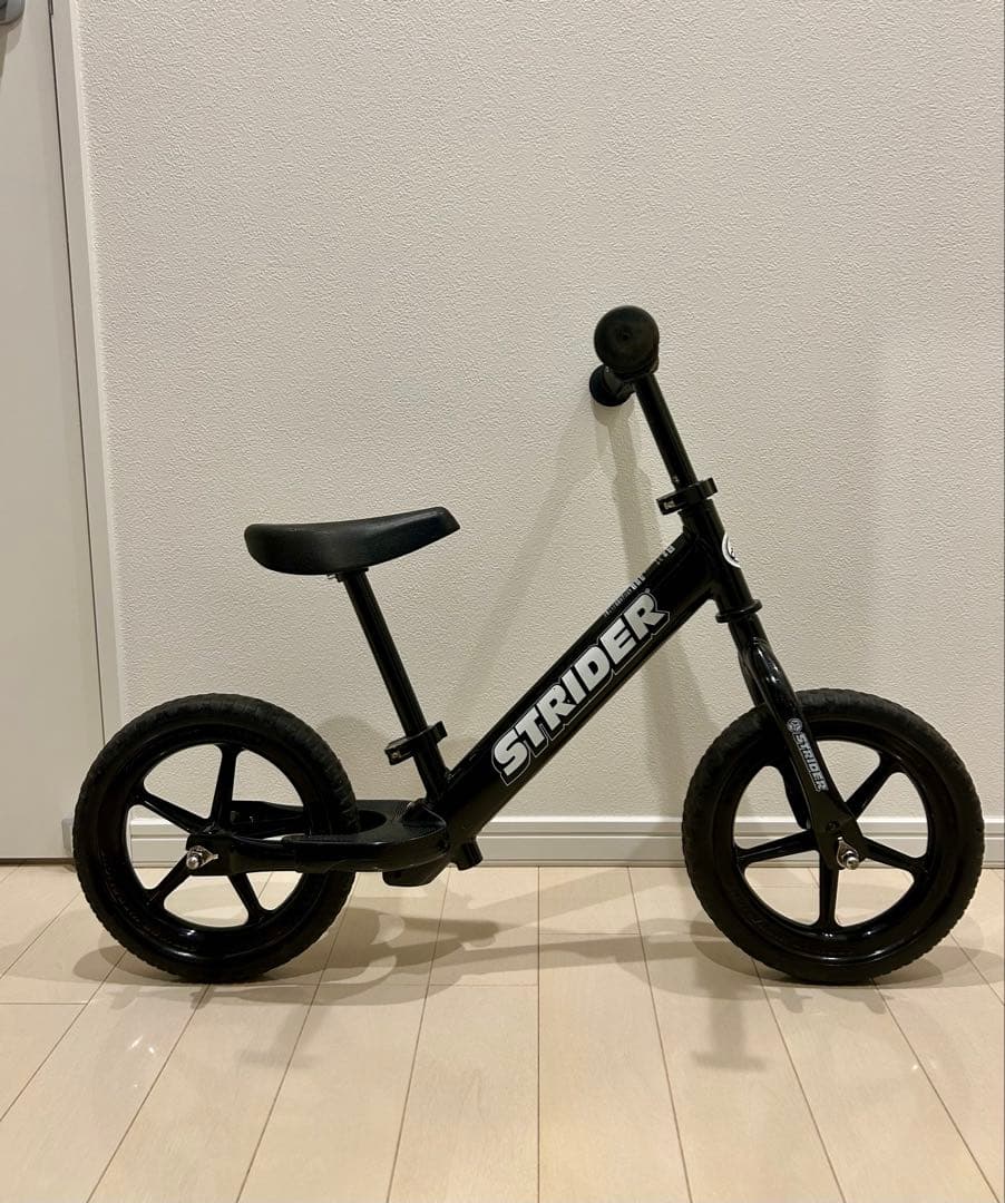 ストライダー ブラック 12インチ スポーツモデル 本体 ブラック 日本正規品