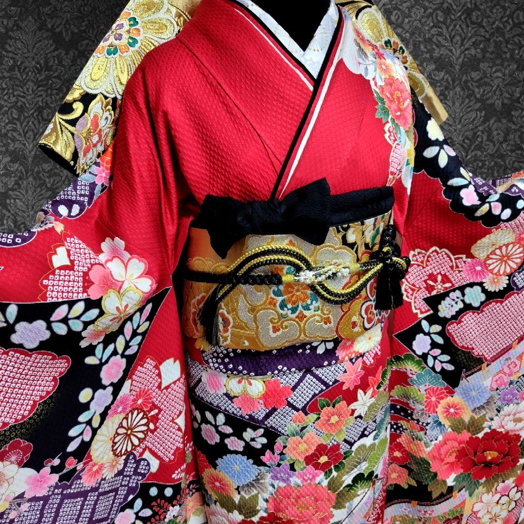 振袖フルセット(7点)・総絞り・エンボス加工・古典柄・金駒刺繍・花模様・金彩加工