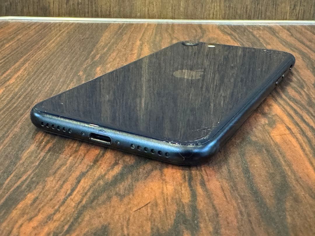 1794 Apple iPhone SE3 ブラック バッテリー100%