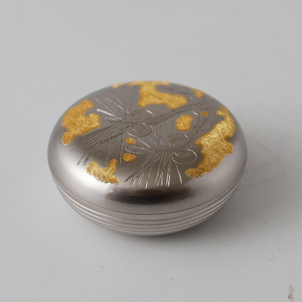 T金工家 帖佐美行 晴若花想 彫金香合 蓋物 共箱 彫刻巨匠 ボンボニエール