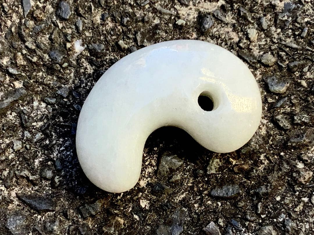 1点限り‼️本物ジェダイト糸魚川翡翠勾玉　氷の世界へアイスジェイド鑑定機関鑑別書付