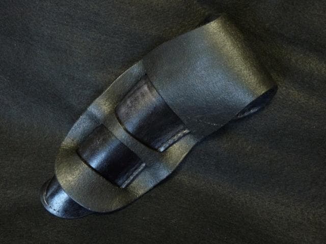 レザー製彫刻SAAホルスター