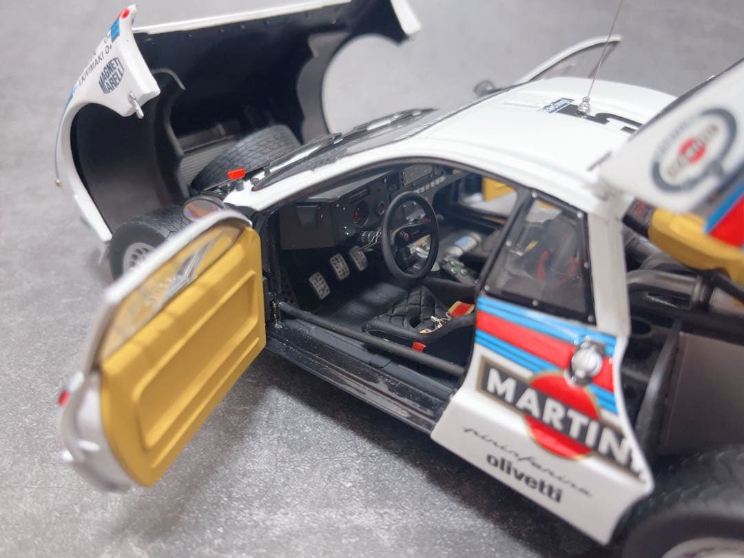 1/18 ランチア　037ラリー　1984 No.5 京商　マルティニ