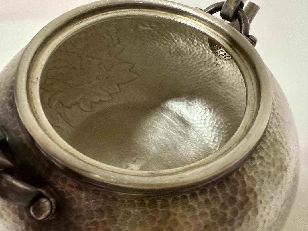 純銀製 牡丹彫り 槌目 菊摘 湯沸 銀瓶 煎茶道具