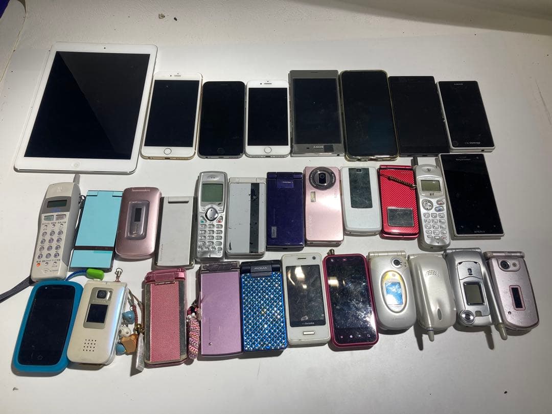 31台 まとめ売り ジャンク iPad iPhone ガラケー 携帯電話