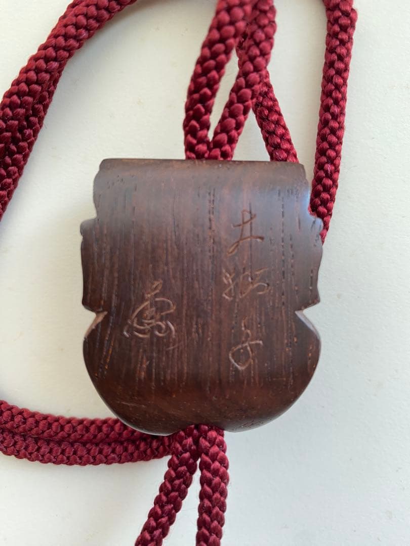 木製大獅子のループタイ