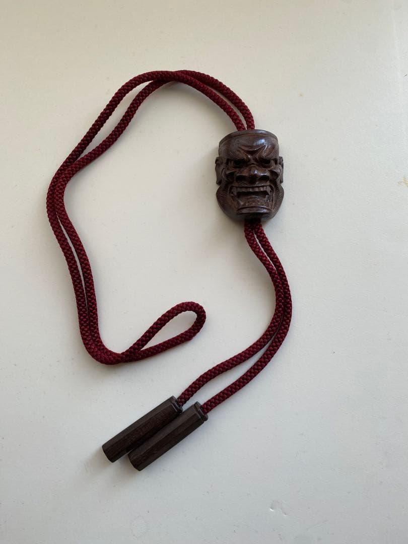 木製大獅子のループタイ