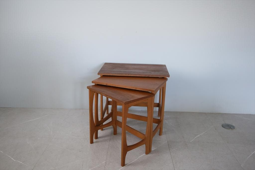 英国アンティーク木製ネストテーブル3台/収納式机/飾り棚/花台(92-57)