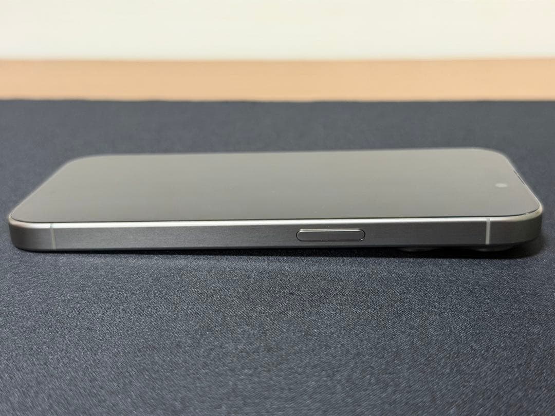 iPhone 15 Pro 256GBナチュラルチタニウム 本体