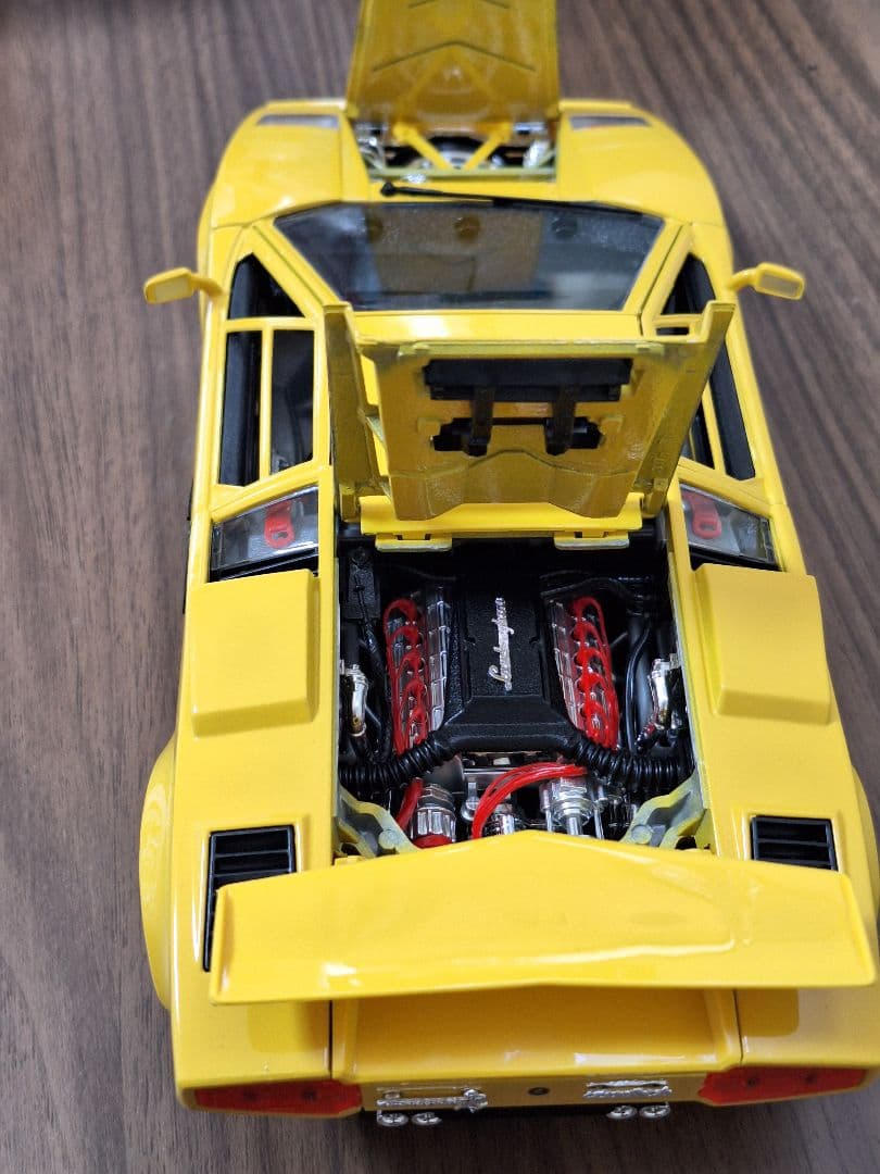 ランボルギーニ カウンタック 1/18 ランボルギーニ 1988 ブラーゴ