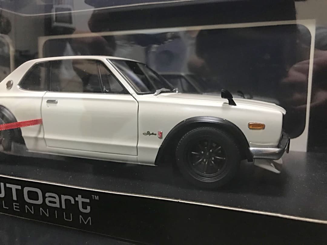 オートアート 1/18 GT-R KPGC10 ホワイト チューンドバージョン