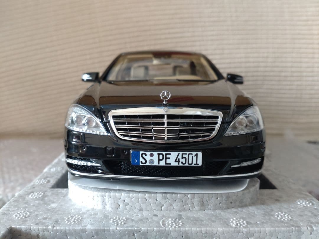 ミニカー Motorhelix Mercedes Benz S600l 1/18