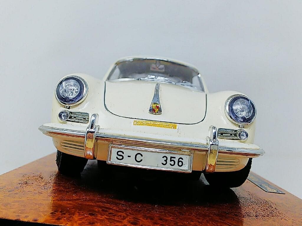 ブラーゴ 1/18 ポルシェ 356B クーペ1961 ダイキャストモデルカー