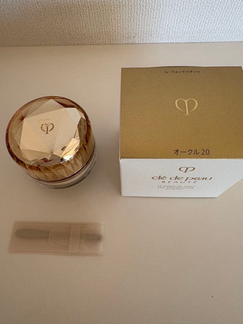 clé de peau LE FOND DE TEINT n オークル20