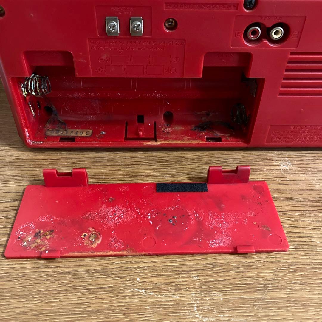 ジャンク品　ダブルラジカセ　赤　　HITACHI   TV  UHF