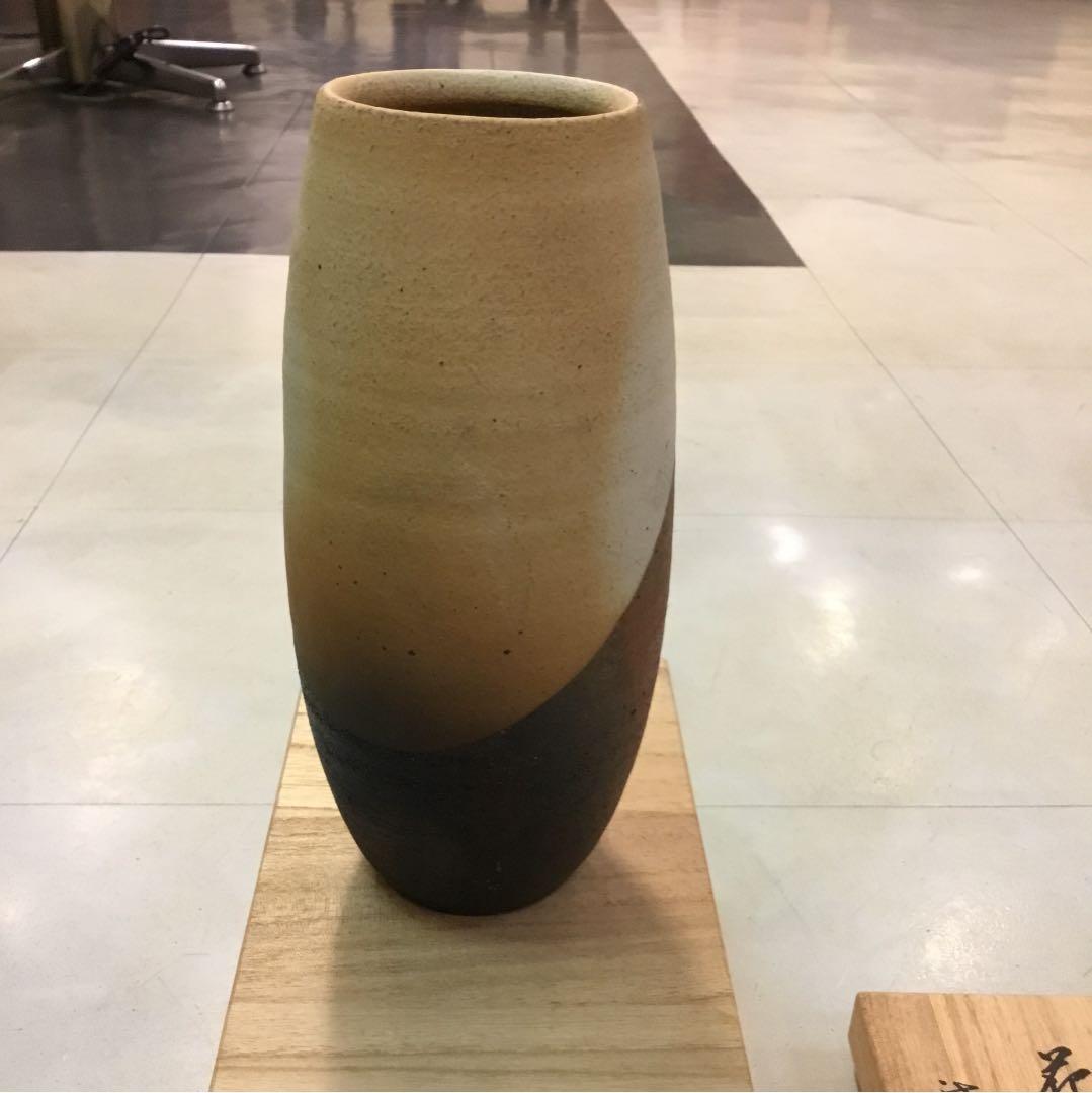 溝上藻風作粉引き花瓶          高さ19cm 直径9cm 唐津焼