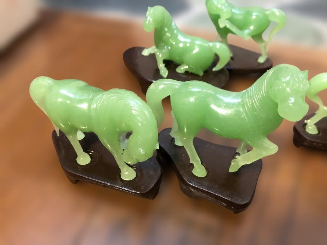 玉石，置物，彫刻，インテリア，翡翠製馬の彫刻8体セット