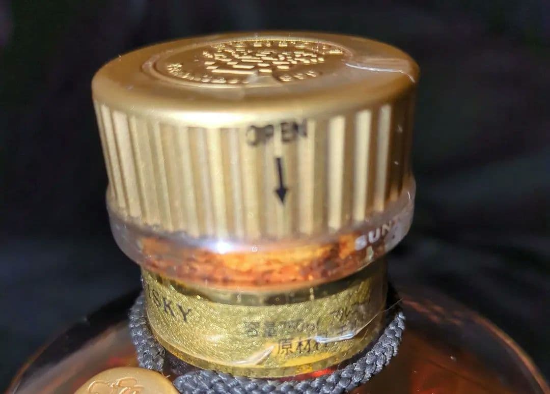 セール開催!! SUNTORY WHISKY 響 金キャップ 裏ゴールドラベル