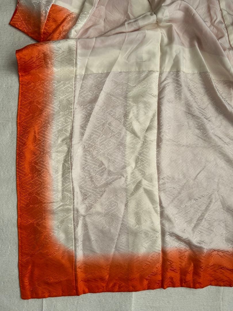 #振袖 #総絞り #レトロ雰囲気 #朱色に近い赤い #菊花刺繍