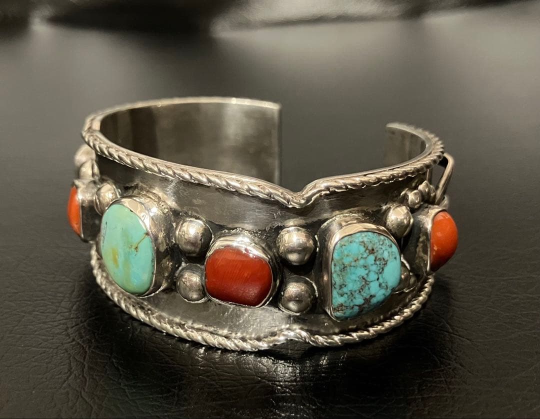 NAVAJOナバホヴィンテージターコイズ&レッドコーラルバングル