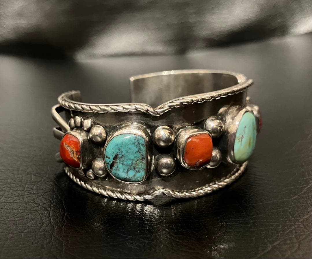 NAVAJOナバホヴィンテージターコイズ&レッドコーラルバングル