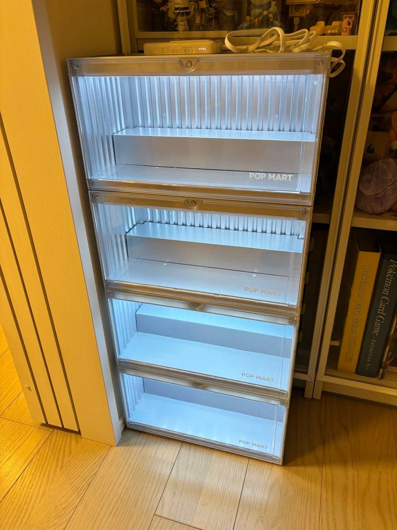 POP MART 100% ライト付き ディスプレイ コンテナ クリア4個セット