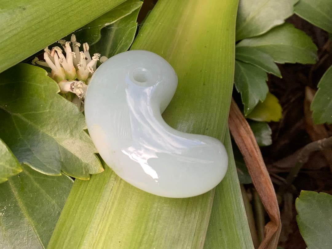 親方自慢の希少作品✳特選‼️珍しい石墨線入り‼️ 糸魚川翡翠勾玉*極上コレクション級