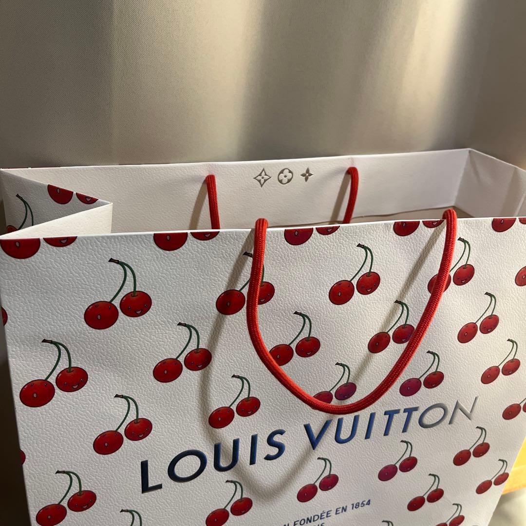 LOUIS VUITTON チェリー柄 紙袋とステッカーセット