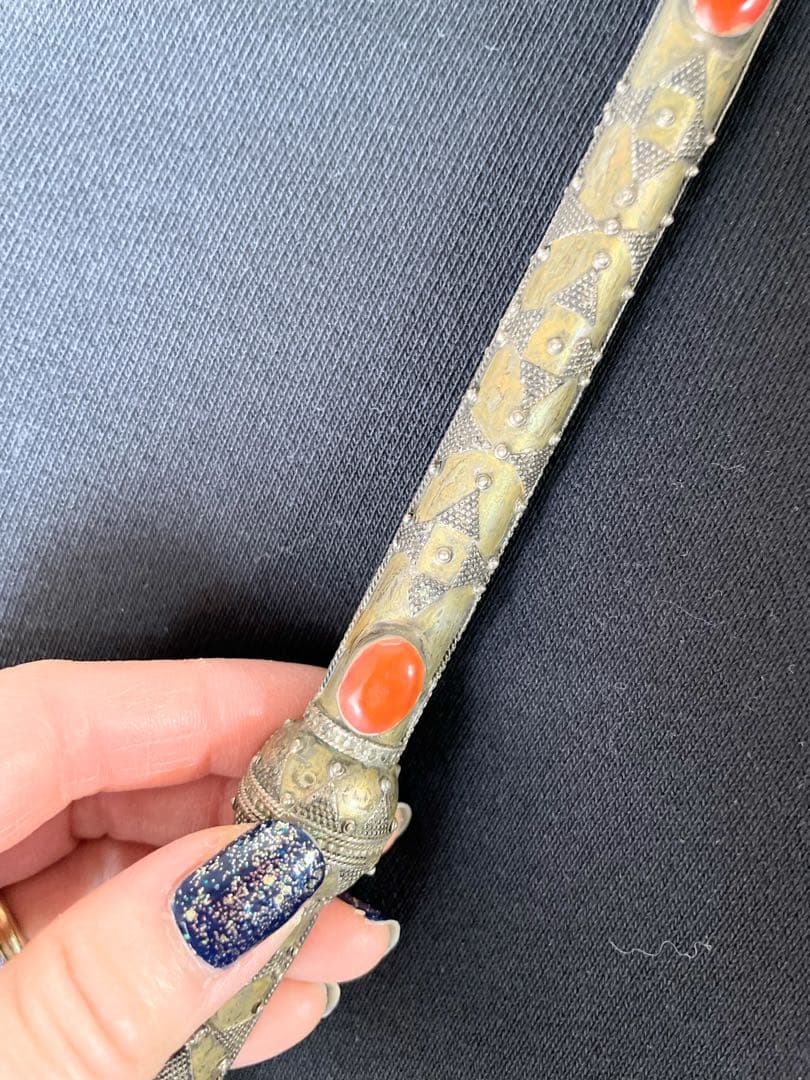 トルクメニスタン トルクメン 装飾品 経典などを指す道具