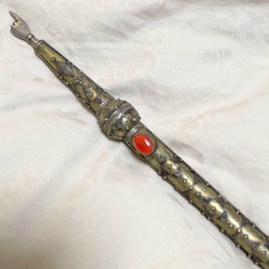 トルクメニスタン トルクメン 装飾品 経典などを指す道具