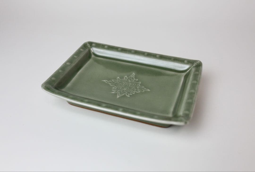 青磁　陽刻唐草　四方皿　菓子器　煎茶器　煎茶道具　白川　懐石料理　5枚