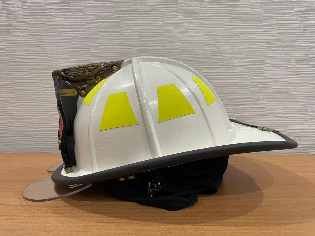 アメリカ　消防士　ヘルメット