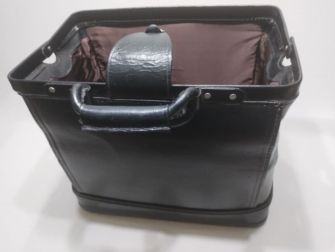 ドクターバッグ　ダレスバッグ　年代もののアンティークバッグ（再掲）