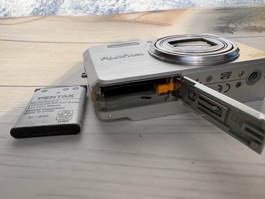 FUJIFILM FINEPIX J150W コンパクトデジタルカメラ(レ43)