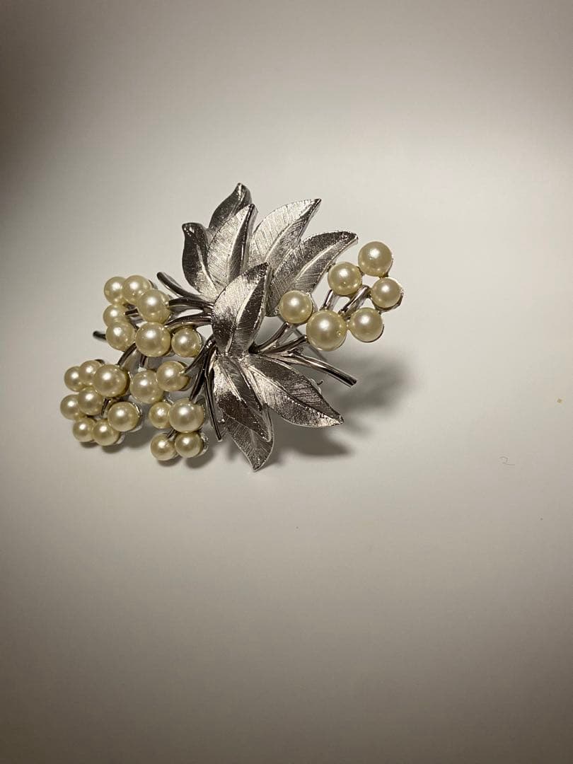 lotuscloud2025⭐️TRIFARI トリファリ ヴィンテージブローチ